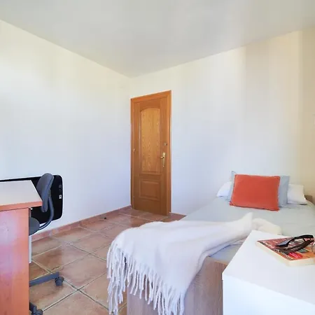 Ocean Views & Remote Work توريمولينوس