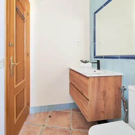 Ocean Views & Remote Work 아파트