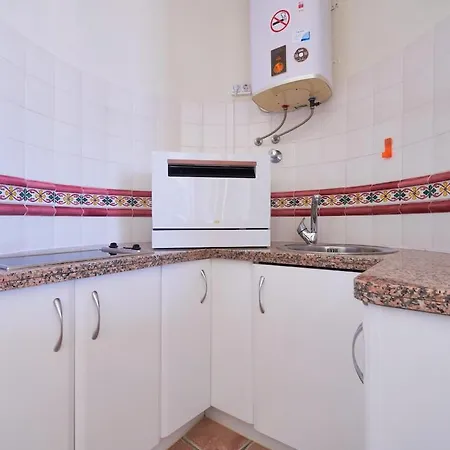 Ocean Views & Remote Work 아파트