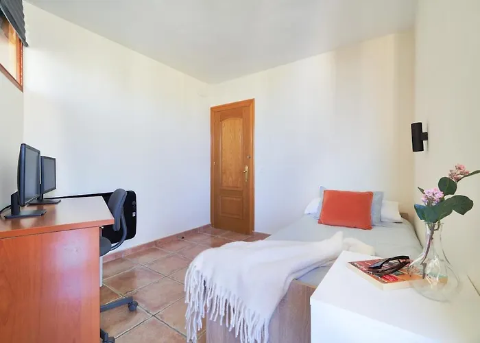 Ocean Views & Remote Work Торремолинос