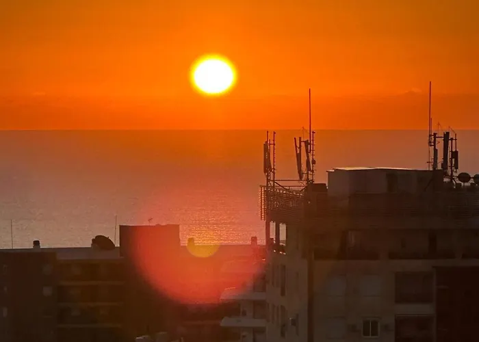 Ocean Views & Remote Work Apartament